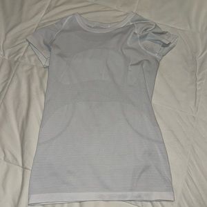 White lululemon short sleeve swiftly tech